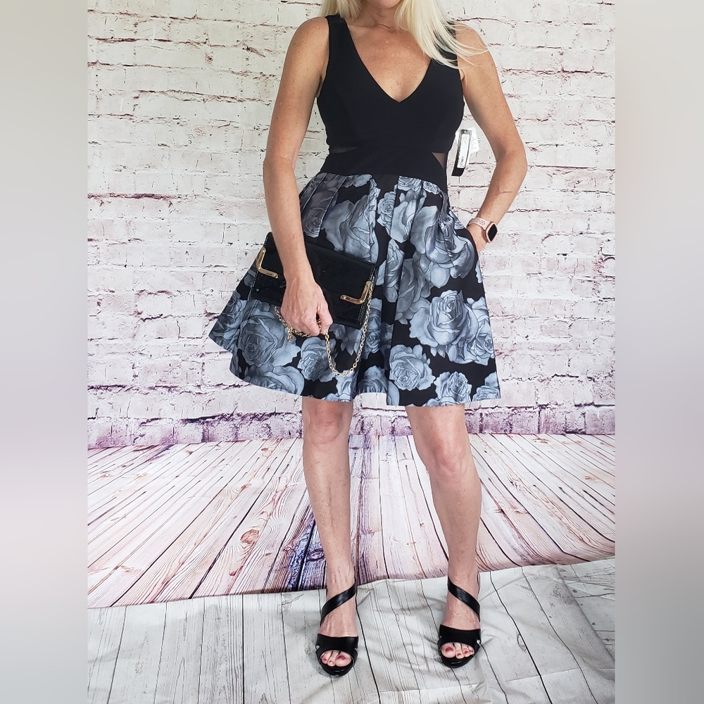 NWT Xscape Fit & Flare Cocktail Dress with Pockets! Size 4